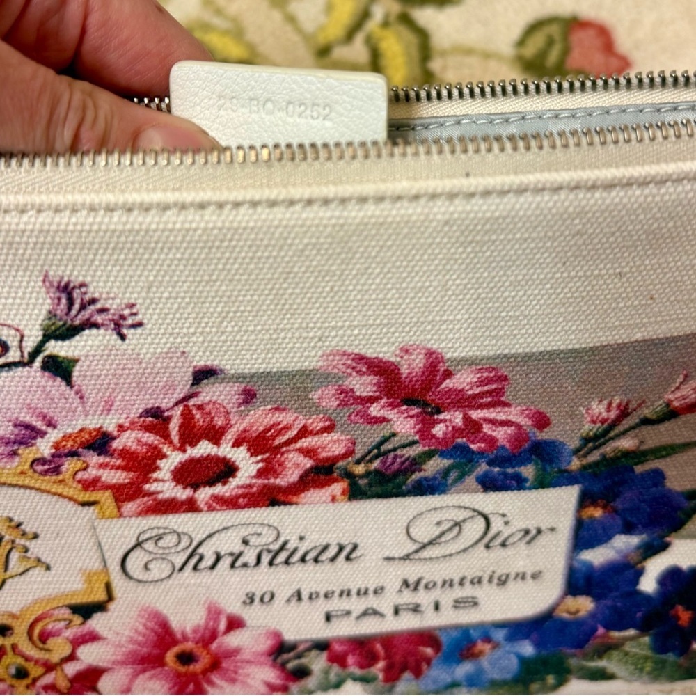 CHRISTIAN DIOR Never Worn Limited Edition White Floral Print Canvas Wristlet - Picture 15 of 16